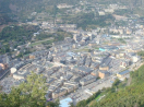 Vista do Principado de Andorra, bem no meio dos Pirineus, entre França e Espanha.