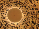 Muito choro no Museu do Holocausto, fotos de vítimas do genocídio.